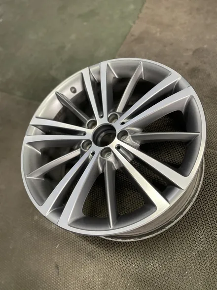 벤츠 CLS 400d 순정휠 19인치 광주벤츠휠복원 광주벤츠휠잘하는곳 포트홀사고 휠깨짐 광주휠스크래치복원 광주휠상처복원추천 / 광주 북구 유동
