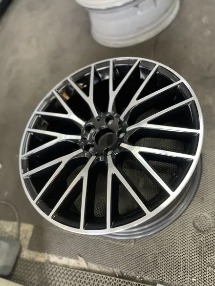 벤츠 S클래스 W223 S580L 4MATIC 20인치 순정휠 다이아몬드컷팅휠 광주컷팅휠복원 광주벤츠휠수리 광주휠도색추천 / 광주 북구 유동