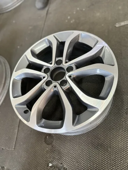 벤츠 C클래스 W205 C220d 아방가르드 순정휠 17인치 다이아몬드컷팅휠 광주 컷팅휠복원 광주 휠복원 광주 휠수리 수입차휠전문점 광주휠복원 추천 / 광주 북구 유동