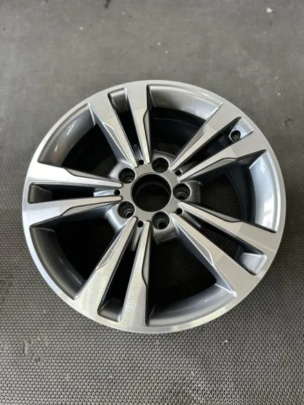 벤츠 E클래스 W212 E300 엘레강스 17인치 순정휠 휠교체작업 광주 휠수리 휠복원 벤츠휠잘하는곳 벤츠휠전문점 휠판매 휠저렴한곳 휠복원잘하는곳 / 광주 북구 유동
