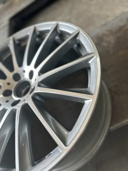 벤츠 E클래스 W213 E350 4MATIC AMG Line 순정휠 20인치 마차휠 광주 휠크랙으로 휠교환 복원휠교환 휠파손 휠깨짐 휠갈라짐 휠크랙수리 휠복원 휠수리 전문점 / 광주 북구 유동