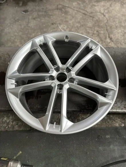 아우디 S8 4.0 TFSI 콰트로 D4 순정휠 21인치 순정휠 휠도색복원 광주 휠도색 휠복원 휠수리 휠도색잘하는곳 수입차휠잘하는곳 수입차휠전문점 / 광주 북구 유동