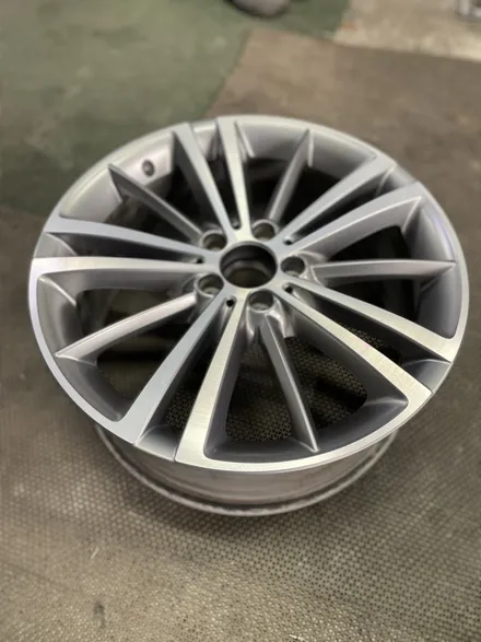 벤츠 CLS 400d 순정휠 19인치 광주벤츠휠복원 광주벤츠휠잘하는곳 포트홀사고 휠깨짐 광주휠스크래치복원 광주휠상처복원추천 / 광주 북구 유동