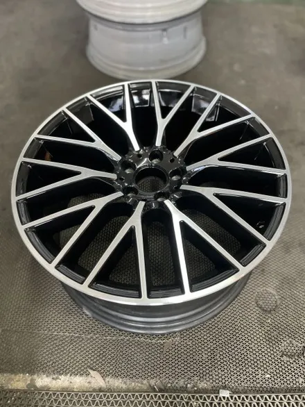 벤츠 S클래스 W223 S580L 4MATIC 20인치 순정휠 다이아몬드컷팅휠 광주컷팅휠복원 광주벤츠휠수리 광주휠도색추천 / 광주 북구 유동