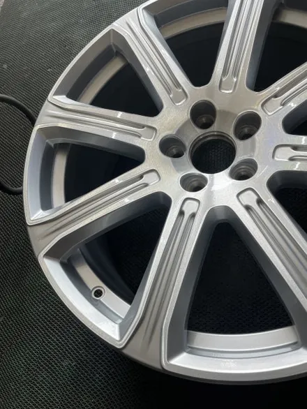 볼보 S90 T8 AWD 액설런스 순정휠 20인치 광주 포트홀사고로 휘어진휠 휠파손 휠교환 휠수리 휠교체 타이어교체작업 광주휠복원 광주휠수리추천 / 광주 북구 유동