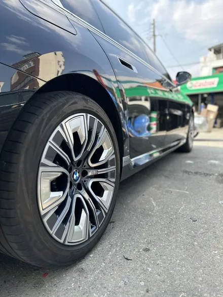 BMW 7시리즈 G70 740d xDrive 디자인 퓨어 엑셀런스 순정휠 20인치 다이아몬드컷팅휠 휠복원 광주 컷팅휠복원 휠수리 BMW휠전문점 BMW휠복원 수입차휠수리 / 광주 북구 유동