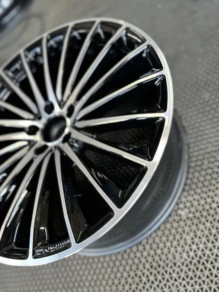 벤츠 CLS C257 CLS450 4MATIC 디지뇨 익스클루시브 에디션 20인치 순정휠 마차휠 광주 다이아몬드컷팅휠복원 휠복원 휠수리 컷팅휠복원 수입차휠복원 벤츠휠복원 / 광주 북구 유동
