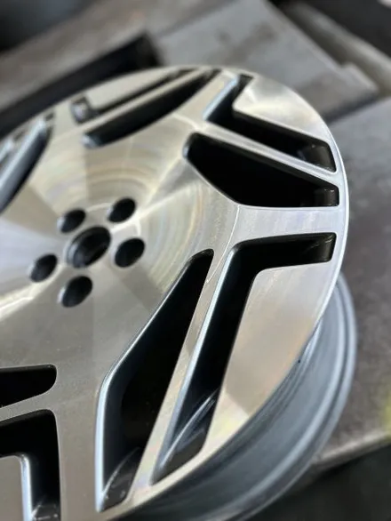 현대 제네시스 G90 RS4 가솔린 3.5 터보 AWD LWB 순정휠 20인치 다이아몬드컷팅 광주 컷팅휠복원 순정휠복원 휠복원 휠수리 휠복원잘하는곳 휠복원업체추천 / 광주 북구 유동