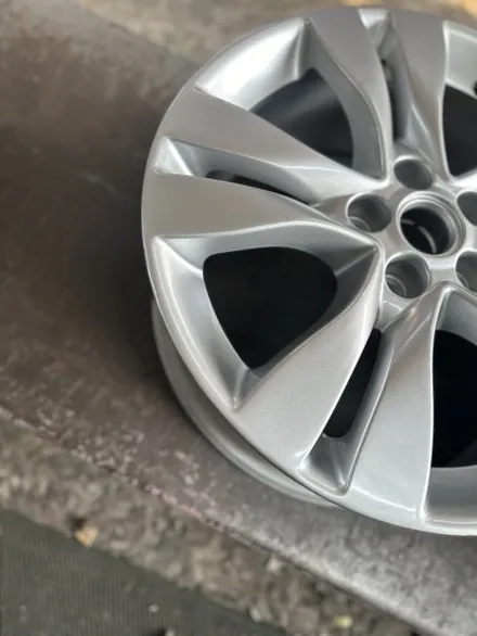 GM 쉐보레 크루즈5 1.8 LTZ 순정휠 17인치 실버컬러 휠도색복원 광주 휠수리 휠복원 휠기스제거 휠상처복원 휠도색잘하는곳 휠복원잘하는곳 / 광주 북구 유동
