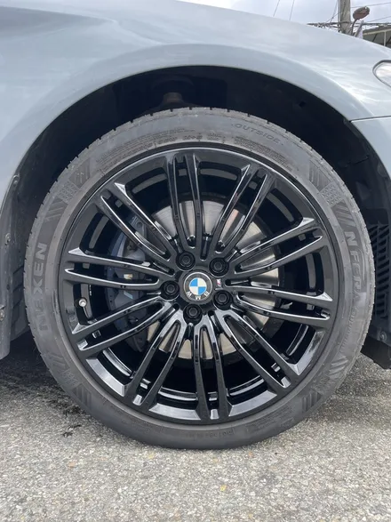 BMW 5시리즈 G바디 M550d 19인치 블랙유광 순정휠 복원작업 / 광주휠수리 전문업체 광주휠복원 전문점 / 광주 북구 유동