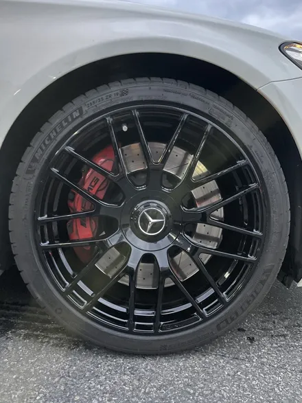 벤츠 C63 AMG 19인치 블랙휠 도색복원작업 굴절수리 휠복원 / 광주 북구 유동