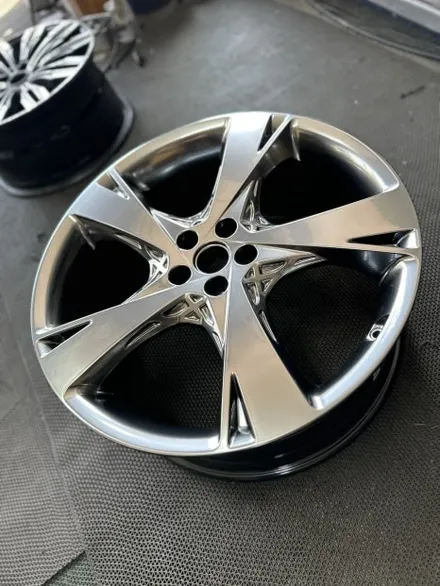 현대 제네시스 GV80 3.5T 가솔린 AWD 순정휠 22인치 반광 스퍼터링휠 휠교체 광주 스파터링휠 휠복원 휠수리 휠도색전문점 휠상처수리 휠복원잘하는곳 휠전문점 / 광주 북구 유동