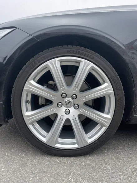 볼보 S90 T8 AWD 액설런스 순정휠 20인치 광주 포트홀사고로 휘어진휠 휠파손 휠교환 휠수리 휠교체 타이어교체작업 광주휠복원 광주휠수리추천 / 광주 북구 유동