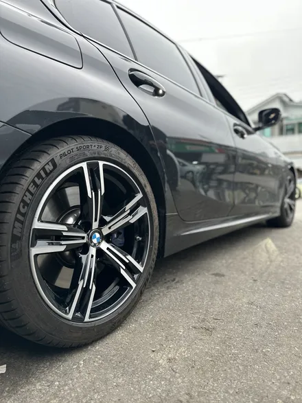 BMW 3시리즈 (G20) 320i M 스포츠 순정휠 18인치 다이아몬드컷팅휠 광주 컷팅휠복원 휠수리 휠도색 휠도색비용 휠복원비용 휠도색잘하는곳 휠복원잘하는곳 / 광주 북구 유동