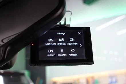 아우디A4 카브리올레 G-NOM 네비게이션 엠피온MDR-H230 블랙박스 보조배터리6C  장착 / 진주시 상대동