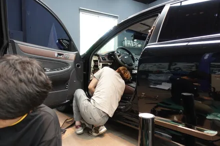 실내튜닝 기분전환 제네시스BH 3M1080 유광블랙 실내렙핑 시공 에쿠스기어봉 장착도 솔라가드프리미엄 진주점으로~ / 진주시 상대동