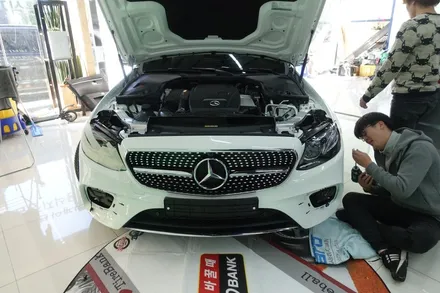 벤츠 W213 E300 AMG라인 다이야몬드그릴 장착도 역시 솔라가드프리미엄 진주점 / 진주시 상대동