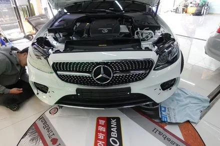 벤츠 W213 E300 AMG라인 다이야몬드그릴 장착도 역시 솔라가드프리미엄 진주점 / 진주시 상대동