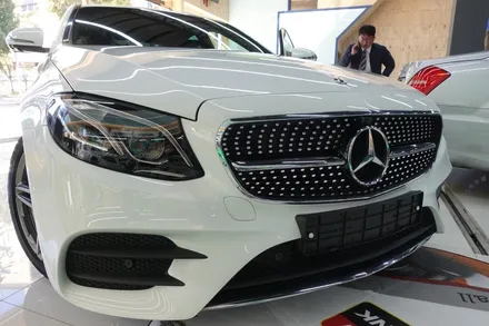 벤츠 W213 E300 AMG라인 다이야몬드그릴 장착도 역시 솔라가드프리미엄 진주점 / 진주시 상대동