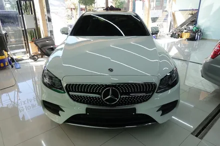 벤츠 W213 E300 AMG라인 다이야몬드그릴 장착도 역시 솔라가드프리미엄 진주점 / 진주시 상대동