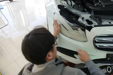 벤츠 W213 E300 AMG라인 다이야몬드그릴 장착도 역시 솔라가드프리미엄 진주점 / 진주시 상대동