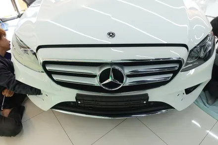 벤츠 W213 E300 AMG라인 다이야몬드그릴 장착도 역시 솔라가드프리미엄 진주점 / 진주시 상대동