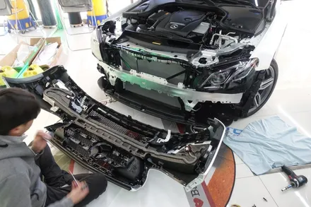 벤츠 W213 E300 AMG라인 다이야몬드그릴 장착도 역시 솔라가드프리미엄 진주점 / 진주시 상대동
