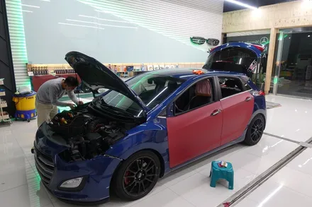 분위기전환 현대 I30 전체렙핑 교체 3M1080 사틴다크그레이=>무광레드메트메탈릭 솔라가드프리미엄 진주점에서 시공했어요 / 진주시 상대동