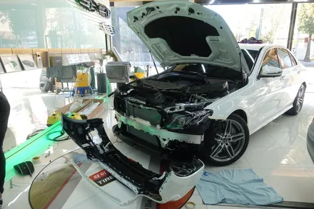 벤츠 W213 E300 AMG라인 다이야몬드그릴 장착도 역시 솔라가드프리미엄 진주점 / 진주시 상대동
