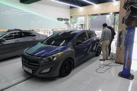 분위기전환 현대 I30 전체렙핑 교체 3M1080 사틴다크그레이=>무광레드메트메탈릭 솔라가드프리미엄 진주점에서 시공했어요 / 진주시 상대동