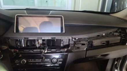 BMW X5 (F15) 차량의 안드로이드 오토 및 애플 카플레이 모듈 설치 / 경기 고양 덕양