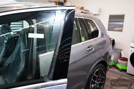 BMW X7 40i 스카이 스크래퍼 그레이 2023 페이스리프트 솔라가드 노블레스K+ 썬팅과 크롬죽이기 / 경기 성남 수정