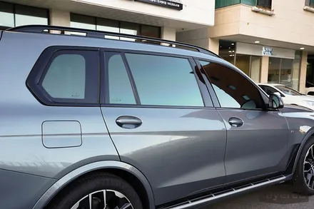 BMW X7 40i 스카이 스크래퍼 그레이 2023 페이스리프트 솔라가드 노블레스K+ 썬팅과 크롬죽이기 / 경기 성남 수정