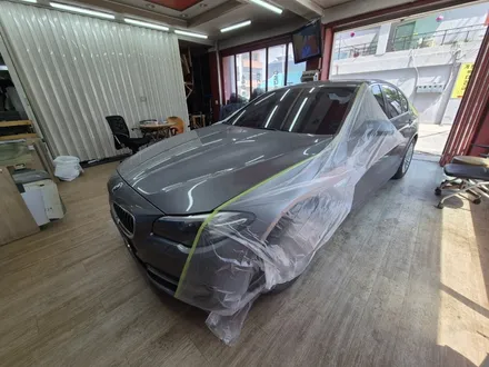 강릉썬팅 BMW 520d 전면썬팅 & 전면유리교환 – 레이노 S9 시공기 / 강원 강릉