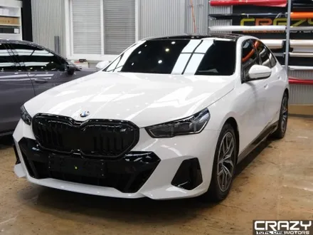 BMW 5시리즈 아이코닉 글로우 키드니 그릴랩핑 시공 후기, 3M 2080 유광 블랙 랩핑으로 완성한 스포티한 프론트 디자인 / 대구 수성구 중동