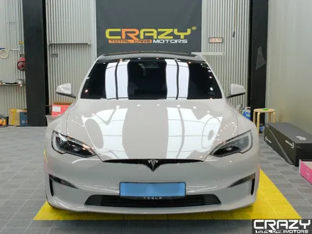 테슬라 모델S 플레드 고광택 오토벨벳 PET필름 전체 랩핑 시공[Porche chalk grey(포르쉐 초크 그레이)] / 대구 수성구 중동