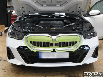 BMW 5시리즈 아이코닉 글로우 키드니 그릴랩핑 시공 후기, 3M 2080 유광 블랙 랩핑으로 완성한 스포티한 프론트 디자인 / 대구 수성구 중동