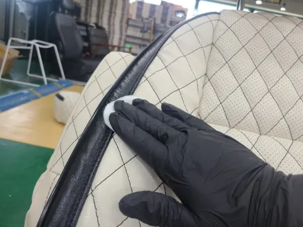 부산경남 트랙스 소가죽 리무진시트, 가죽시트, 가죽코팅, 통풍시트, 도어트림, 대시보드, 천장엠보싱, 엠보싱매트 풀시공 / 부산 사상구