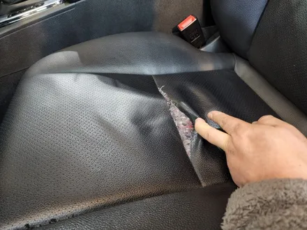 W204 C클래스 찢어진 시트 수선 하기 / 부산 사상구 삼락동
