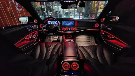 벤츠 W222 S500 마이바흐 송풍구 엠비언트와 엠보싱 매트로 실내 업그레이드 / 부산 사상구 삼락동