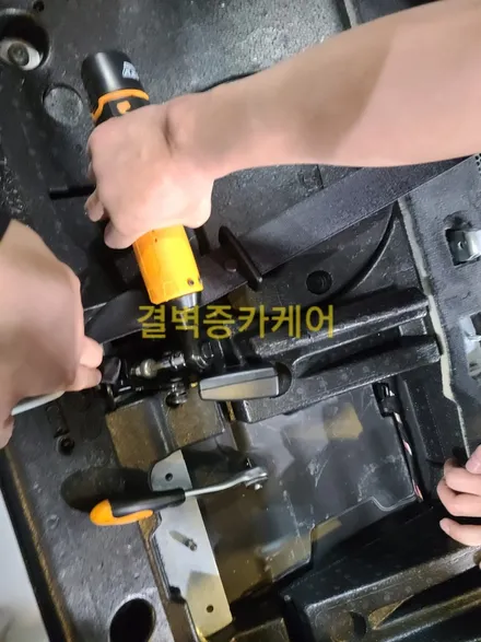 BMW X6 중고차 신차급 컨디션으로 되돌리는 가장 확실한 방법은 자동차내부세차 정밀세차 / 부산 사상구 삼락동