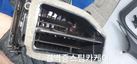 부산실내크리닝 토사물오염 결벽증스팀카케어 의 특별한 시공법[포르쉐 마칸] / 부산 사상구 삼락동
