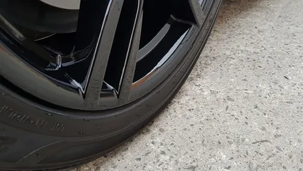 BMW F30 330i 휠복원 유광 블랙휠 휠도색 분채도색 리더스휠 / 시흥시 죽율동