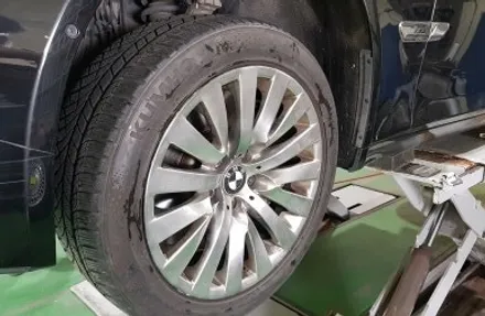 BMW 7시리즈 750LD 휠파임 휠복원 휠도색 실버 분채도색 / 시흥시 죽율동