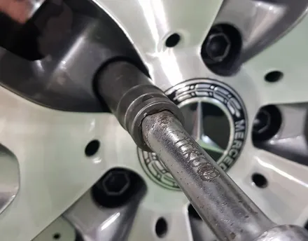 자동차휠복원 벤츠 S클래스 S350 건메탈 휠다이아몬드커팅 분체 휠도색 리더스휠 / 시흥시 죽율동
