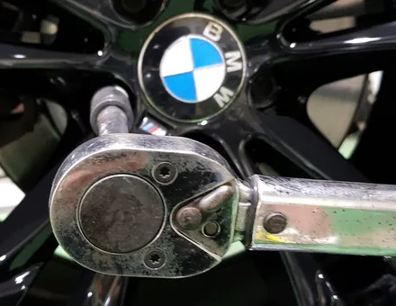 BMW 520D 하이그로시 블랙 분채도장 휠도색 휠복원 리더스휠 / 시흥시 죽율동