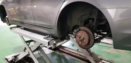 인피니티 Q70 휠 부식 타이어 공기압 바람 빠짐 휠복원 검정 휠도색 분체도장 리더스휠 / 시흥시 죽율동