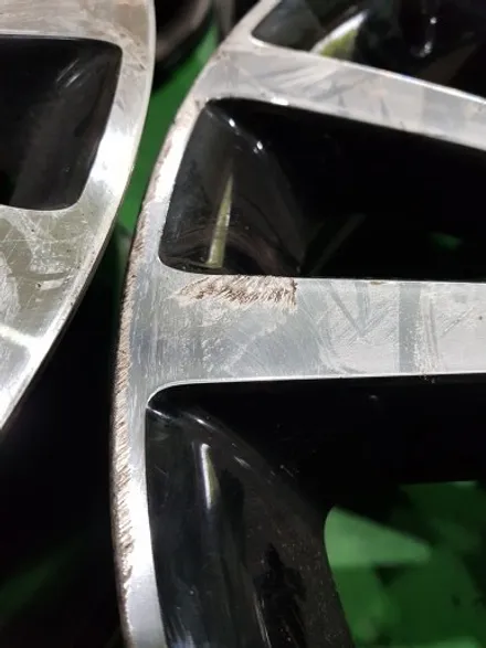 벤츠 C207 E400 쿠페 휠복원 및 하이퍼실버 분채도장 휠도색 리더스휠 / 시흥시 죽율동