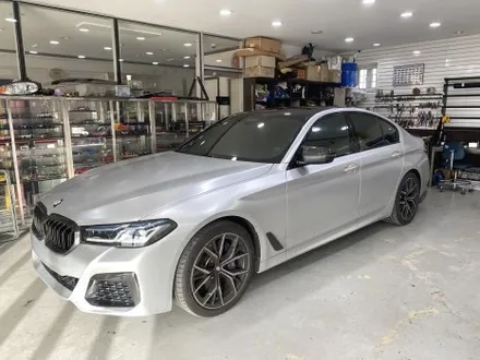 bmw 530i 전체 랩핑 제거 후 재시공, 에이버리 고광택 글로스 다크 에메랄드.