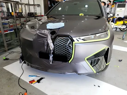 BMW iX 전기차 전체 사틴다크그레이 랩핑 시공, 양주 랩핑샵